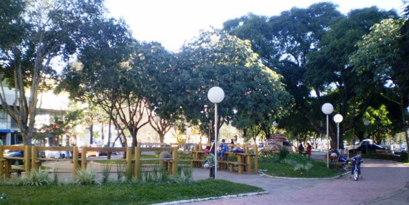 File:Praça Melvin Jones em 2009 01 Desc.jpg