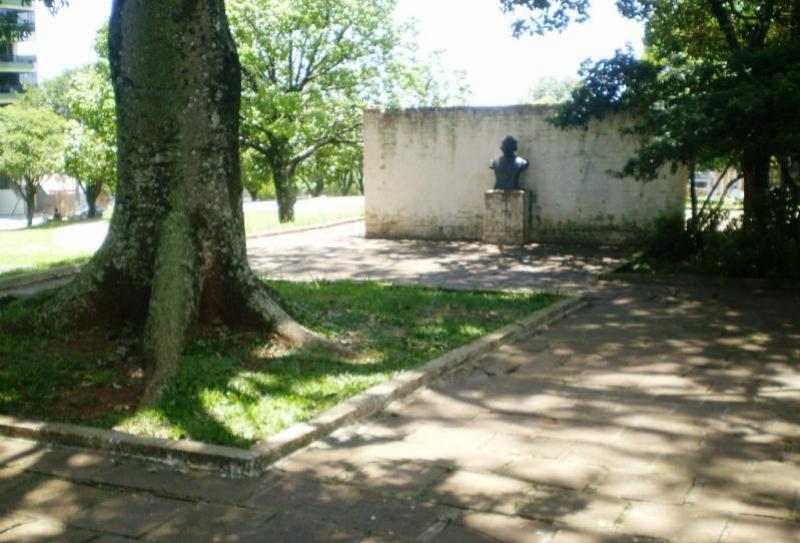 File:Monumento Antonino Xavier em 2008 01 Desc.jpg