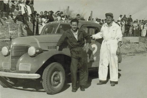 File:Chevrolet 1939 de Aristides Bertuol em 1950 Desc.jpg