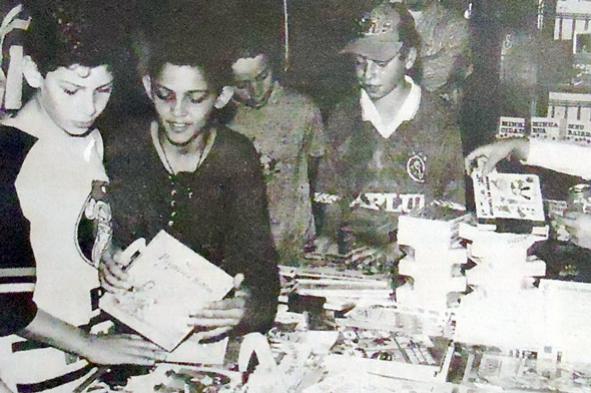 File:Feira do Livro em 1997 Desc.jpg