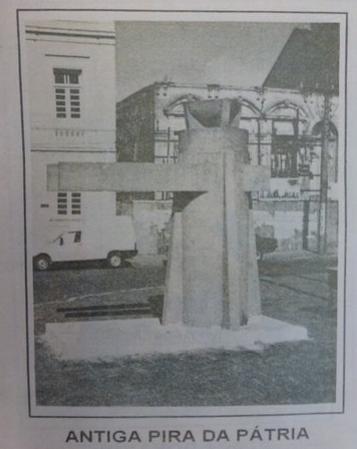 File:Pira da Pátria da Prefeitura.jpg
