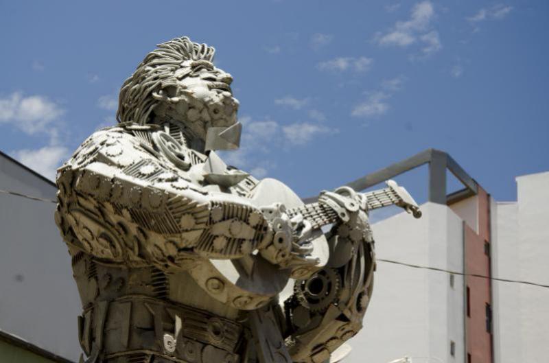 File:Estátua Teixeirinha em 2015 01 Fabiana Beltrami da Silva.jpg