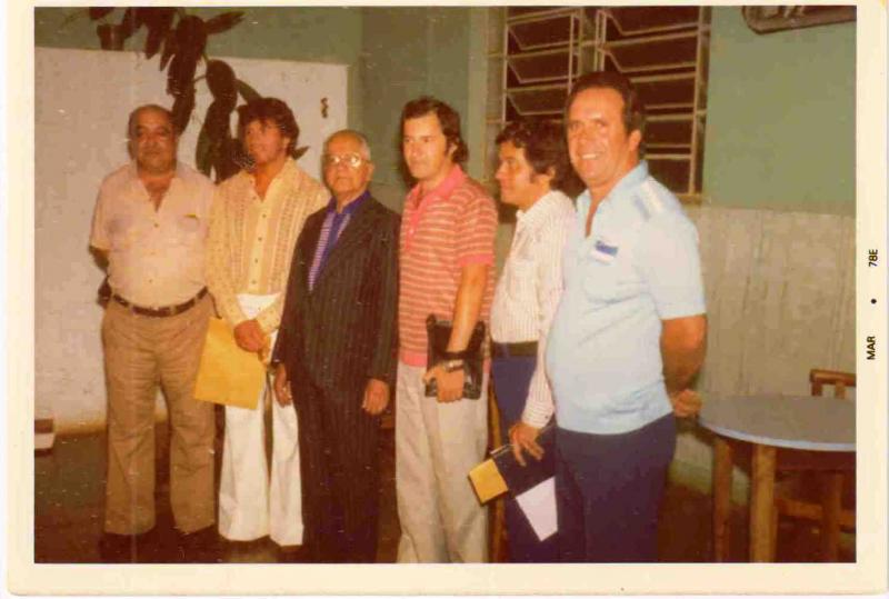 File:Luiz Martins de Castro e amigos em 1978 Desc.jpg