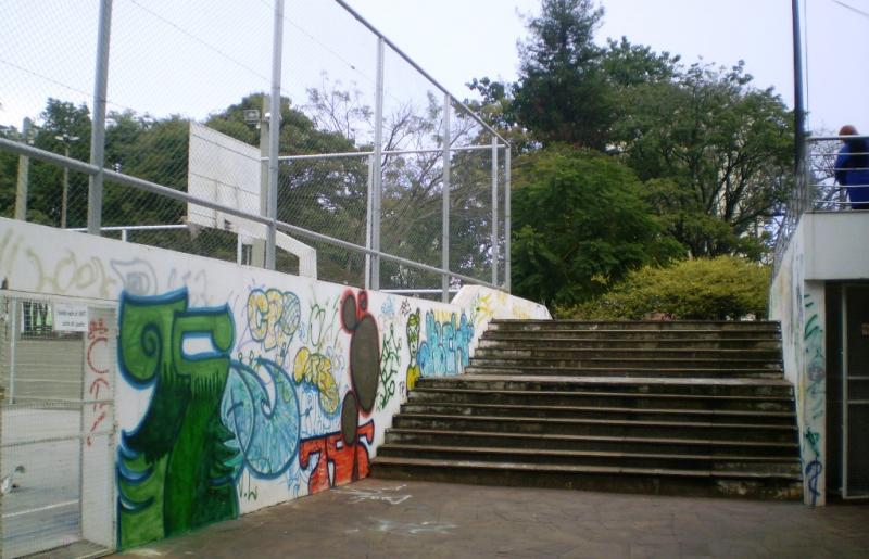 File:Quadra de esportes Praça Tocchetto em 2009 02 Desc.jpg