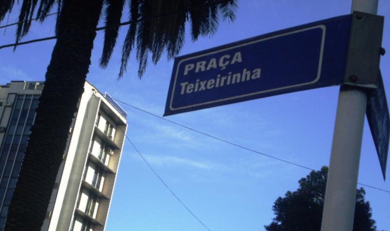 File:Praça Teixeirinha em 2009 02 Desc.jpg