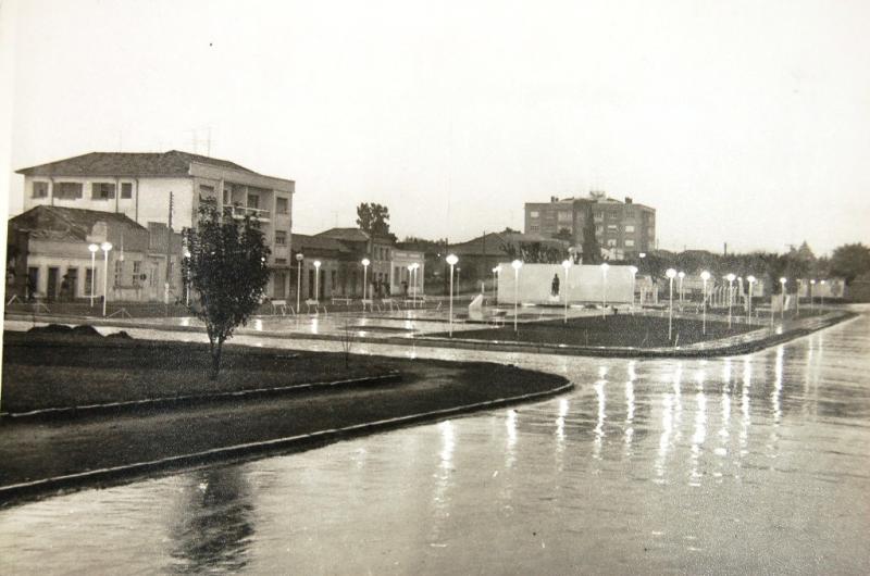 File:Praça da Mãe em 1980 Ronaldo Czamanski.jpg