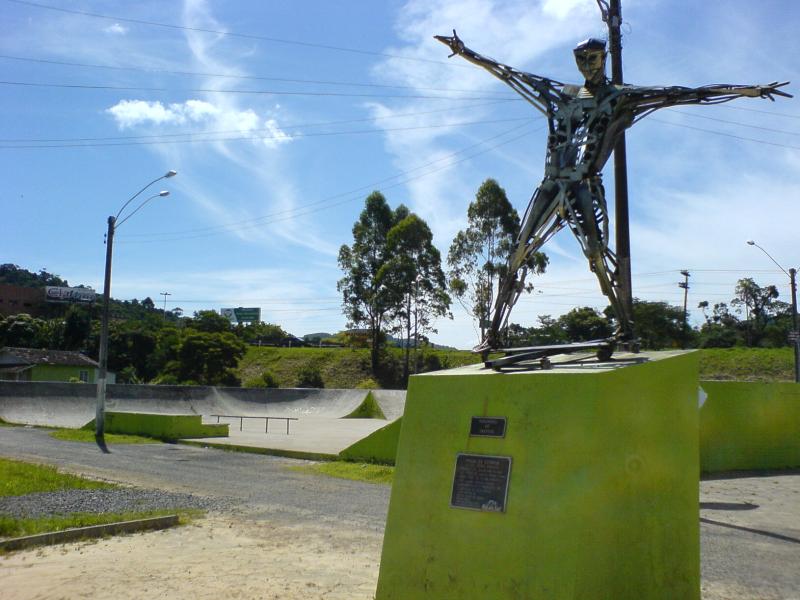 File:Esqueitista de Paulo Siqueira.jpg