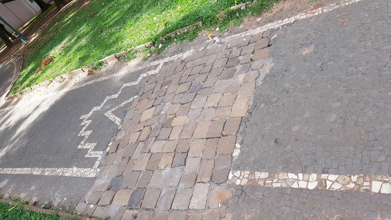 File:Calçamento da Praça Marechal Floriano.jpg