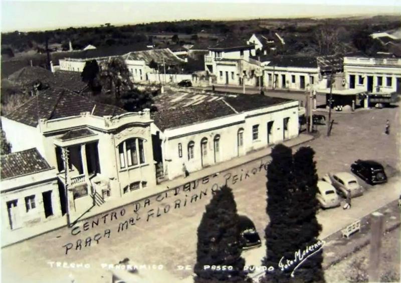 File:Praça Marechal Floriano e Rua Independência.jpg