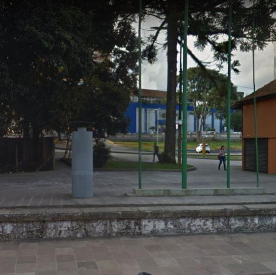 File:Pira da Pátria na Gare.jpg