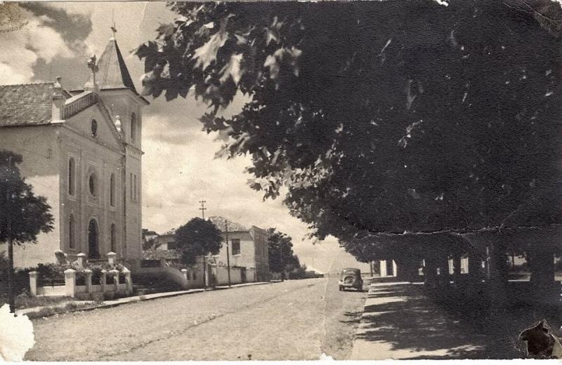 File:Rua Uruguai e Igreja Matriz.jpg