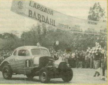 File:Carretera nº 1 e Orlando Menegaz em 1962 Desc.jpg