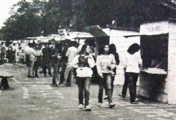 File:Feira do Livro em 1982 Desc.jpg