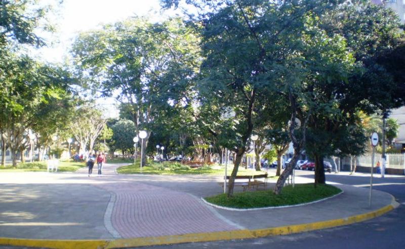 File:Praça Melvin Jones em 2009 02 Desc.jpg