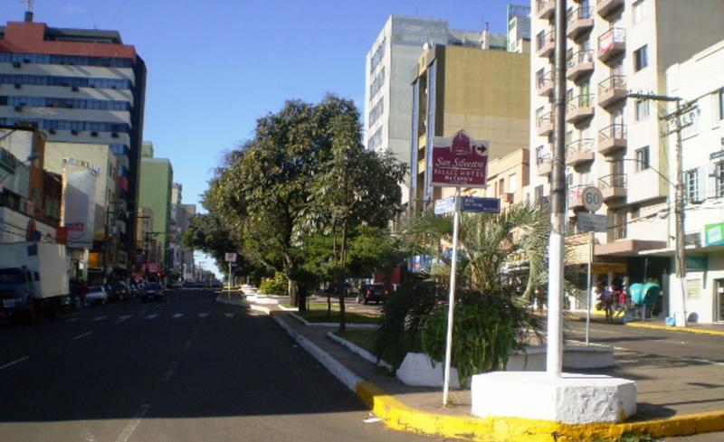 File:Largo Eloy Pinheiro Machado em 2009 02 Desc.jpg