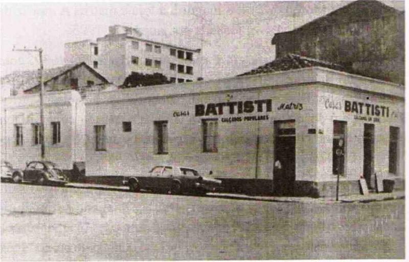 File:Casas Battisti em 1960 Deoclides Czamanski.jpg