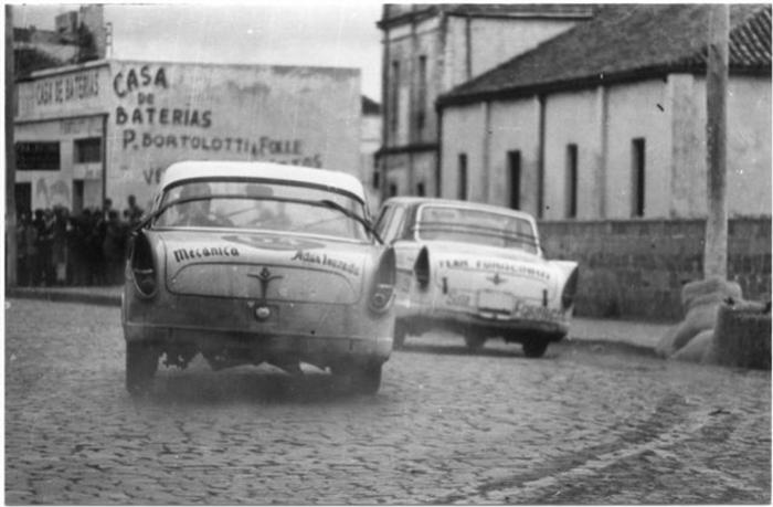 File:Simca na Prova Cidade de Passo Fundo 1964 Desc.jpg