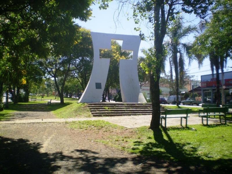 File:Monumento O Pensamento Cristão em 2016 01 Desc.jpg
