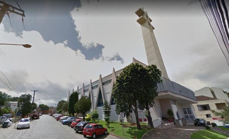File:Igreja São Cristóvão em 2015 Desc.jpg