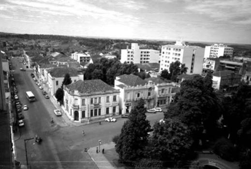 File:Banco Nacional do Comércio em 1960 Desc.jpg