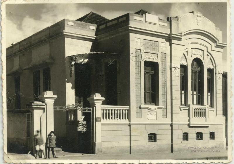 File:Casa Abrahão Birmann em 1950.jpg