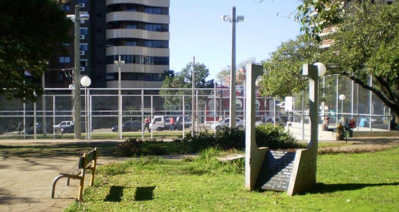 File:Monumento 10 Anos da Revolução de 1964 em 2016 01 Desc.jpg