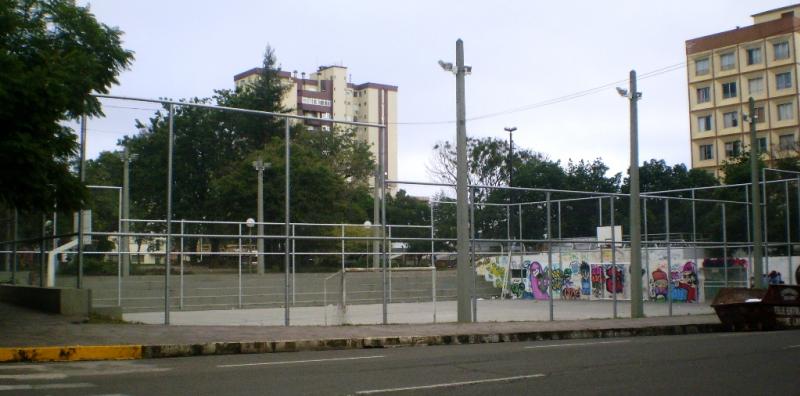 File:Quadra de esportes Praça Tocchetto em 2009 Desc.jpg