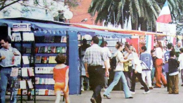 File:Feira do Livro em 2000 Desc.jpg