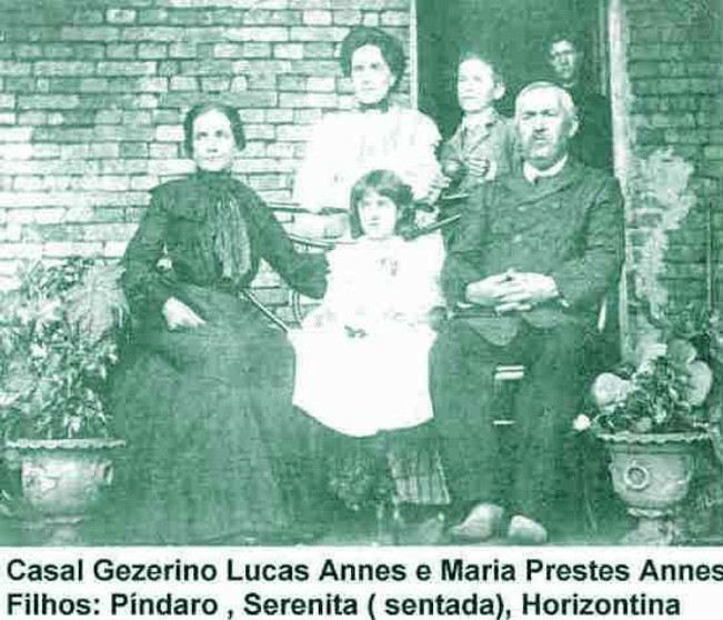 File:Gezerino Lucas Annes, com Maria Prestes.jpg