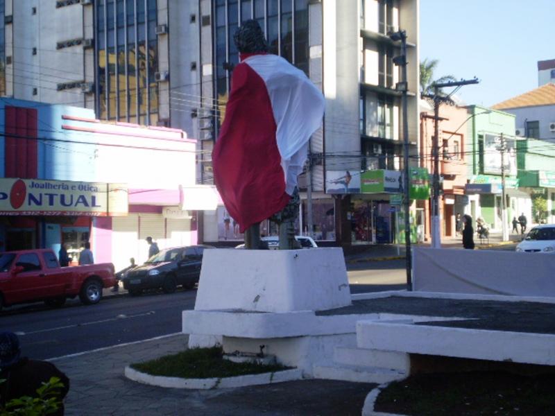 File:Estátua Teixeirinha em 2016 01 Desc.jpg