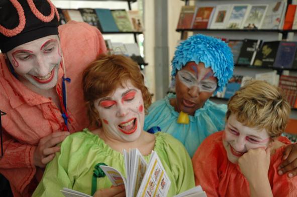 File:Feira do Livro em 2005 Desc.jpg