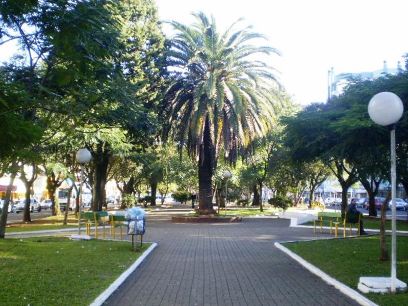 File:Praça Leonísio Scussel 2009 01 Desc.jpg