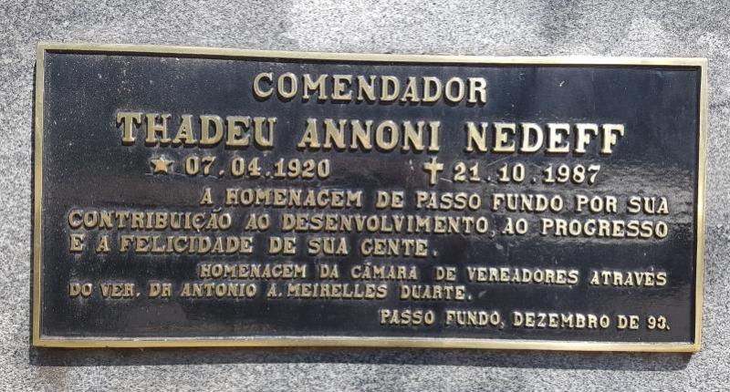 File:Monumento Thadeu Annoni Nedeff em 2016 02 Desc.jpg