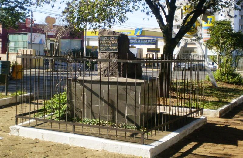File:Monumento Centenário de Imigração Italiana.jpg