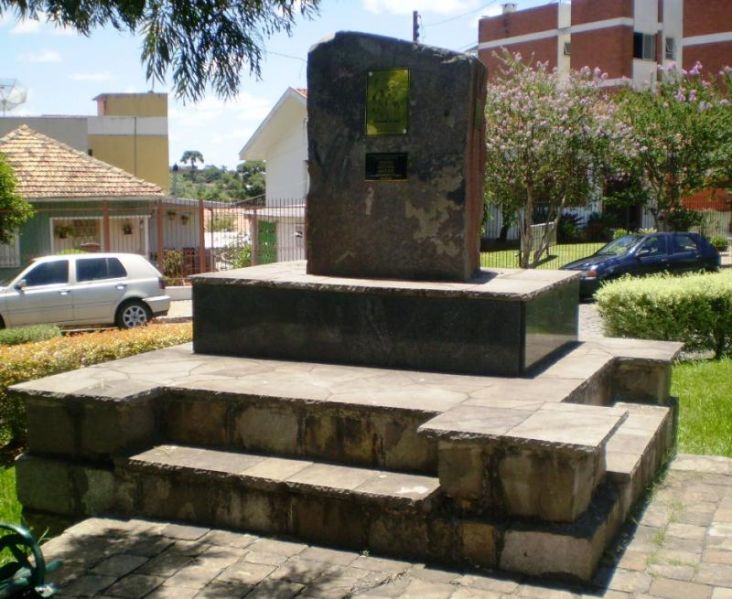 File:Monumento Leonardo Da Vinci.jpg