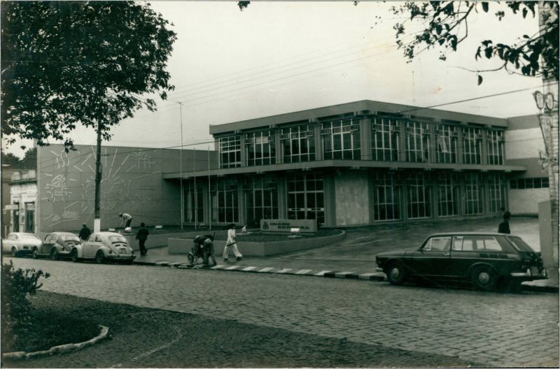 File:Prédio do Banrisul.jpg