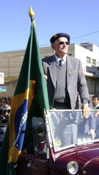 File:Delsi Branco da Luz, desfile.jpg
