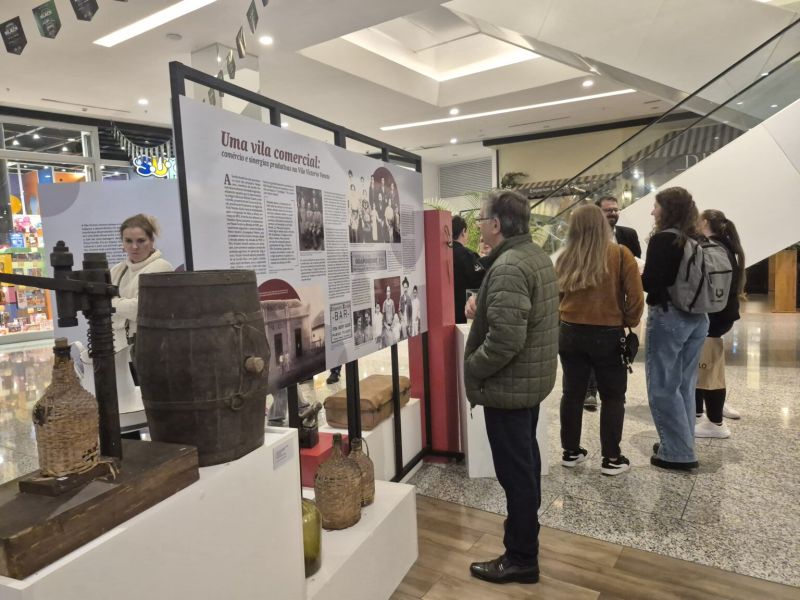 File:Exposição Vila Victório Vêneto.jpg