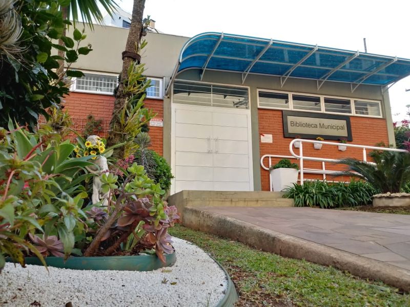 File:Biblioteca Pública Municipal Arno Viuniski.jpg