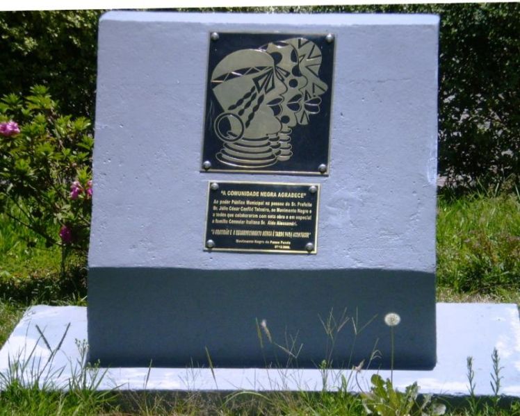File:Monumento Afro-descendentes.jpg