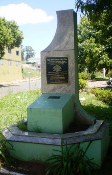 File:Monumento Dom Filippo Isnardi.jpg