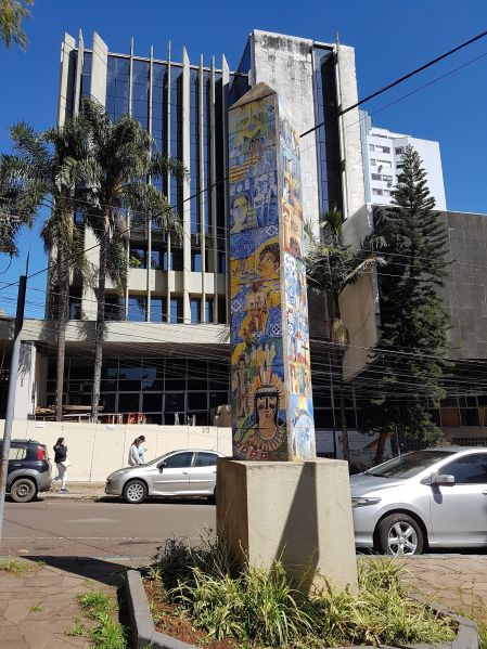 File:Obelisco Colóquio de Educação Popular.jpg